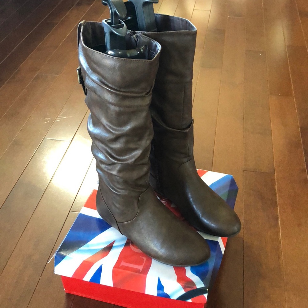NEW IN BOX. Flat brown mid calf boot. Brand: Diba London. Size: 8.